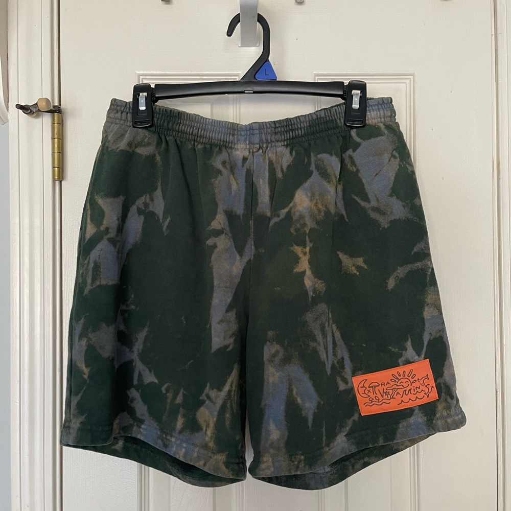 Extra Vitamins sweatshorts size M